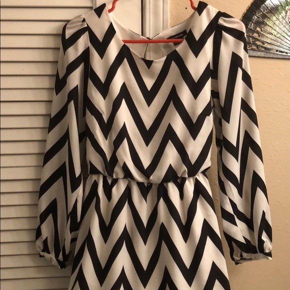 Black and White Dress - Picture 3 of 7